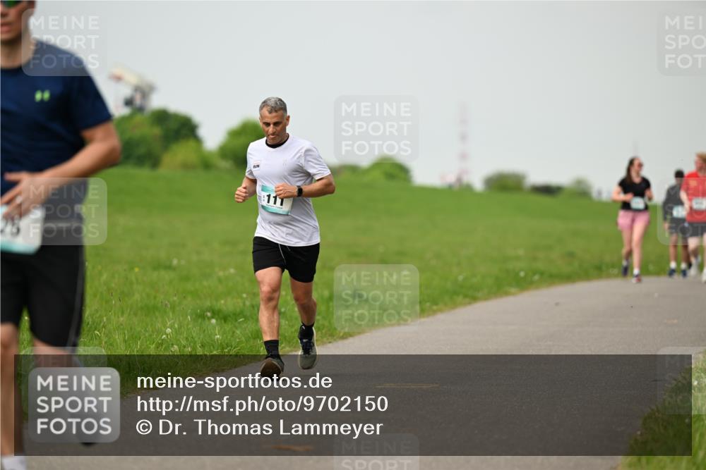 10.05.2026 - 8. Wedeler Halbmarathon Dr. Thomas Lammeyer http://msf.ph/oto/9702150 10.05.2026 11:46:13 Laufen 111 meine-sportfotos.de
