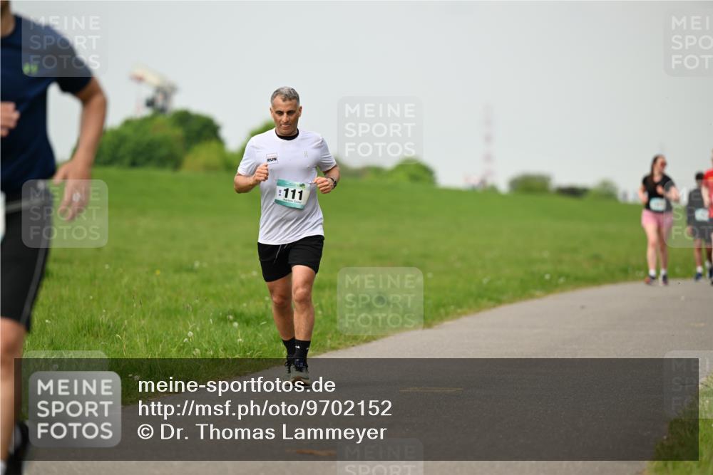 10.05.2026 - 8. Wedeler Halbmarathon Dr. Thomas Lammeyer http://msf.ph/oto/9702152 10.05.2026 11:46:13 Laufen 111 meine-sportfotos.de
