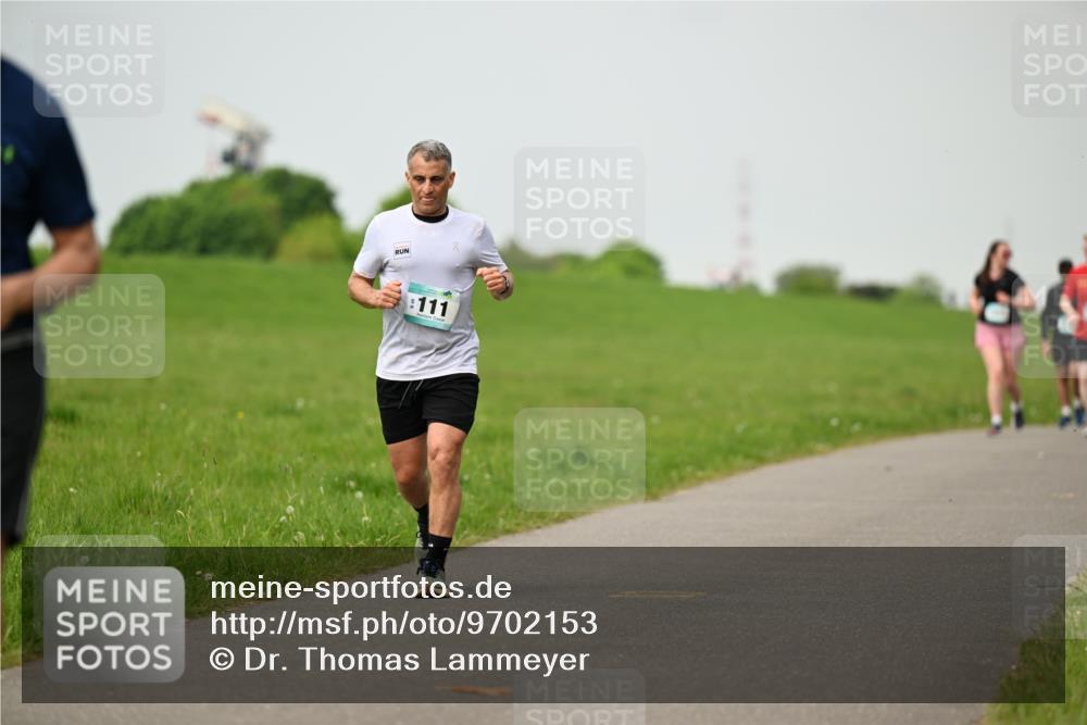 10.05.2026 - 8. Wedeler Halbmarathon Dr. Thomas Lammeyer http://msf.ph/oto/9702153 10.05.2026 11:46:14 Laufen 111 meine-sportfotos.de
