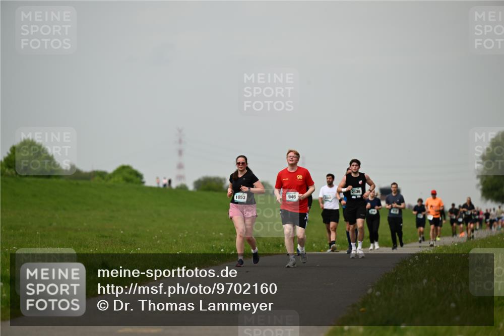 10.05.2026 - 8. Wedeler Halbmarathon Dr. Thomas Lammeyer http://msf.ph/oto/9702160 10.05.2026 11:46:18 Laufen 2136, 1053, 946, 3247 meine-sportfotos.de