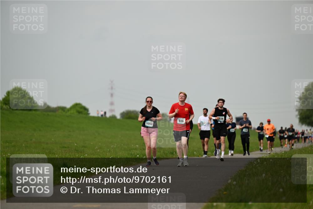10.05.2026 - 8. Wedeler Halbmarathon Dr. Thomas Lammeyer http://msf.ph/oto/9702161 10.05.2026 11:46:19 Laufen 1053, 946, 1247, 136 meine-sportfotos.de