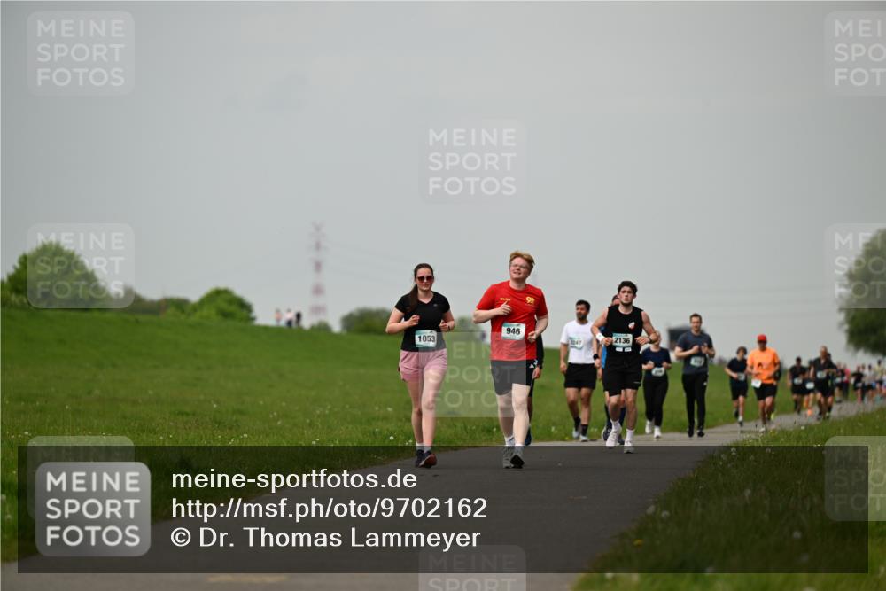 10.05.2026 - 8. Wedeler Halbmarathon Dr. Thomas Lammeyer http://msf.ph/oto/9702162 10.05.2026 11:46:19 Laufen 946, 2136, 1053, 1247 meine-sportfotos.de