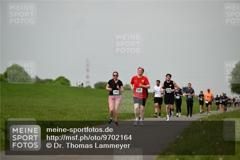 10.05.2026 - 8. Wedeler Halbmarathon Dr. Thomas Lammeyer http://msf.ph/oto/9702164 10.05.2026 11:46:19 Laufen 946, 2136, 1053, 1247 meine-sportfotos.de