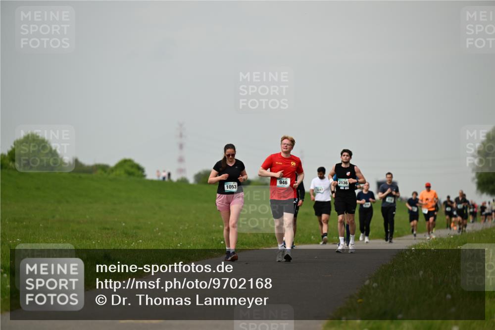 10.05.2026 - 8. Wedeler Halbmarathon Dr. Thomas Lammeyer http://msf.ph/oto/9702168 10.05.2026 11:46:20 Laufen 1053, 946, 247, 2136 meine-sportfotos.de
