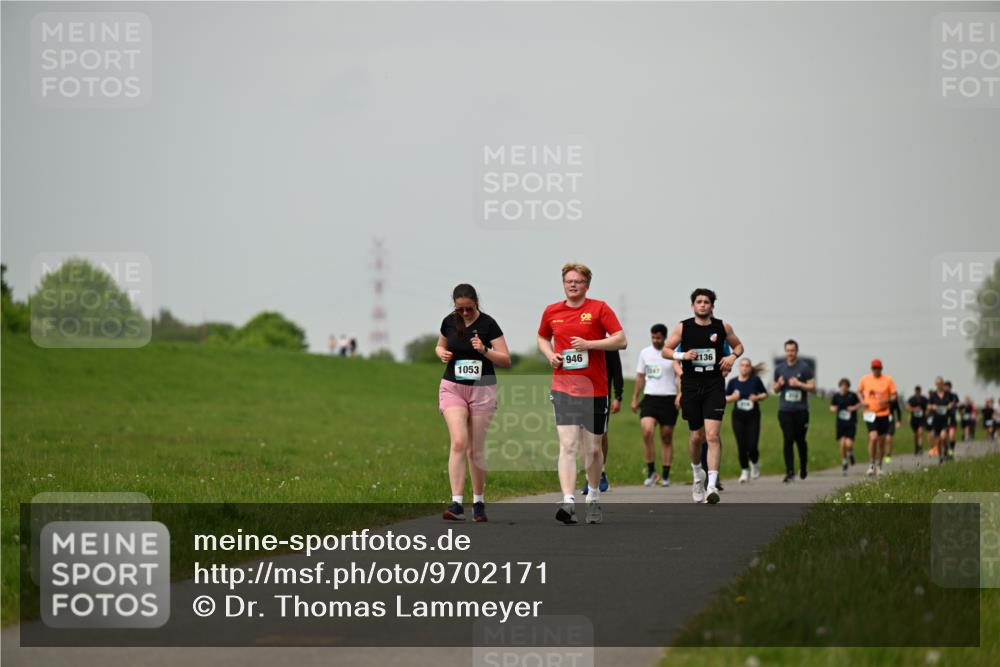 10.05.2026 - 8. Wedeler Halbmarathon Dr. Thomas Lammeyer http://msf.ph/oto/9702171 10.05.2026 11:46:20 Laufen 1053, 946, 2136, 1247 meine-sportfotos.de