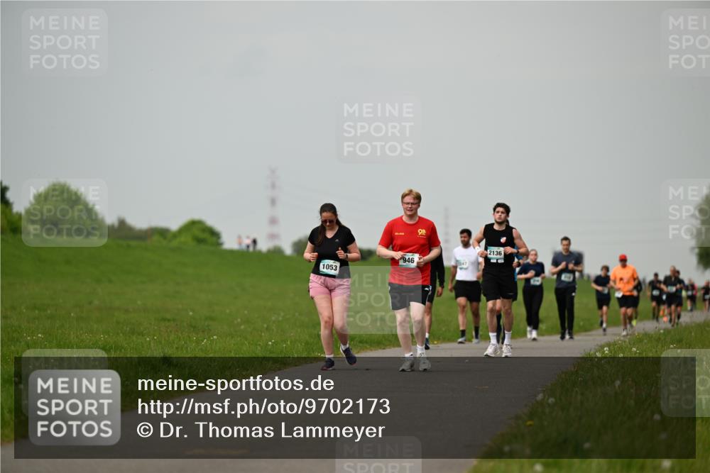 10.05.2026 - 8. Wedeler Halbmarathon Dr. Thomas Lammeyer http://msf.ph/oto/9702173 10.05.2026 11:46:20 Laufen 946, 1053, 2136 meine-sportfotos.de