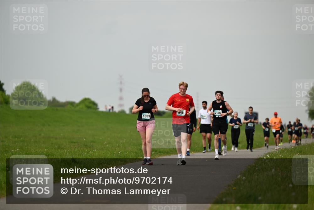 10.05.2026 - 8. Wedeler Halbmarathon Dr. Thomas Lammeyer http://msf.ph/oto/9702174 10.05.2026 11:46:20 Laufen 1053, 946, 2136 meine-sportfotos.de