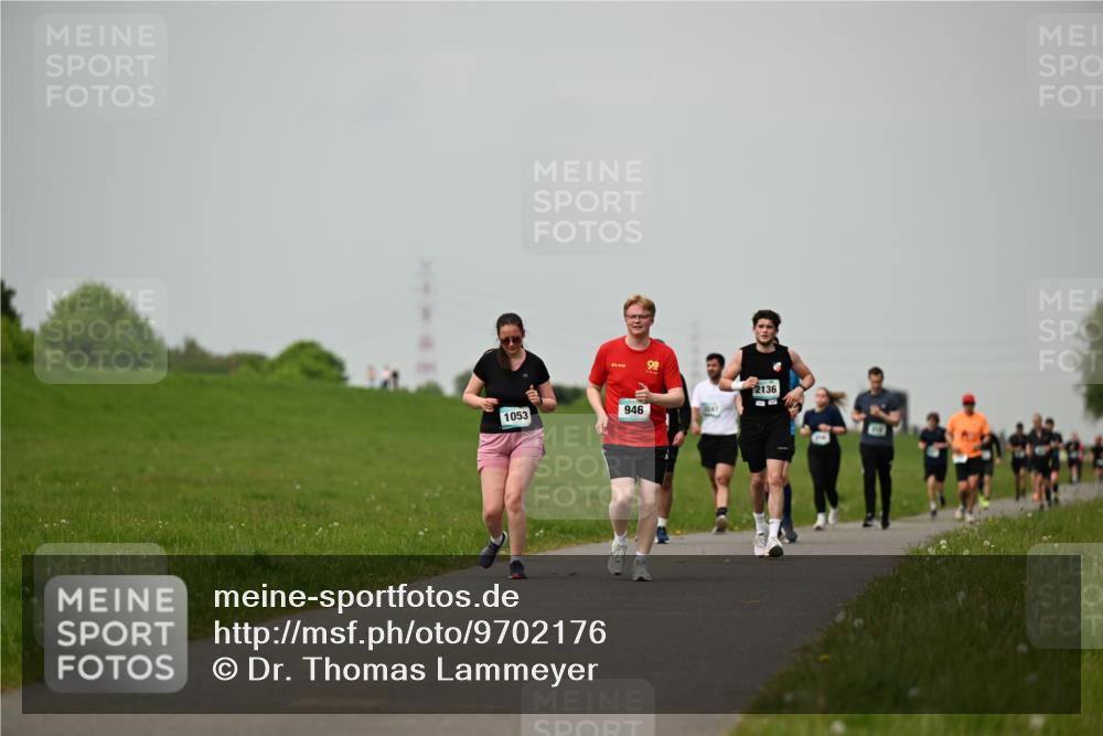 10.05.2026 - 8. Wedeler Halbmarathon Dr. Thomas Lammeyer http://msf.ph/oto/9702176 10.05.2026 11:46:21 Laufen 1053, 946, 2136 meine-sportfotos.de