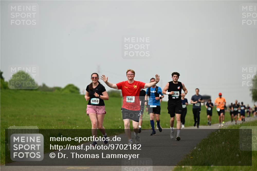 10.05.2026 - 8. Wedeler Halbmarathon Dr. Thomas Lammeyer http://msf.ph/oto/9702182 10.05.2026 11:46:23 Laufen 946, 1053, 2136 meine-sportfotos.de