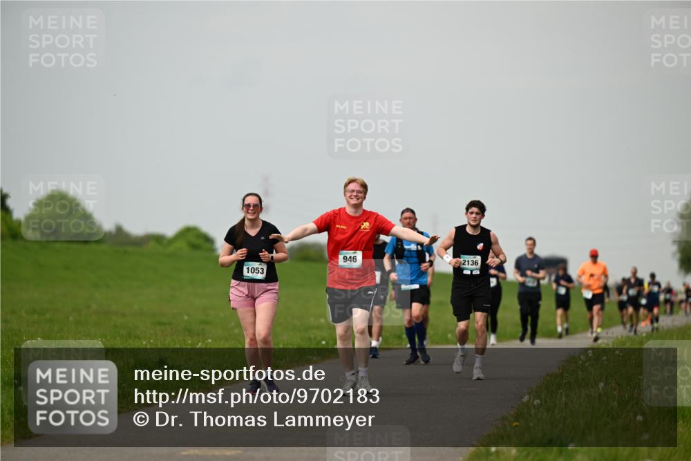 10.05.2026 - 8. Wedeler Halbmarathon Dr. Thomas Lammeyer http://msf.ph/oto/9702183 10.05.2026 11:46:24 Laufen 1053, 946, 2136 meine-sportfotos.de