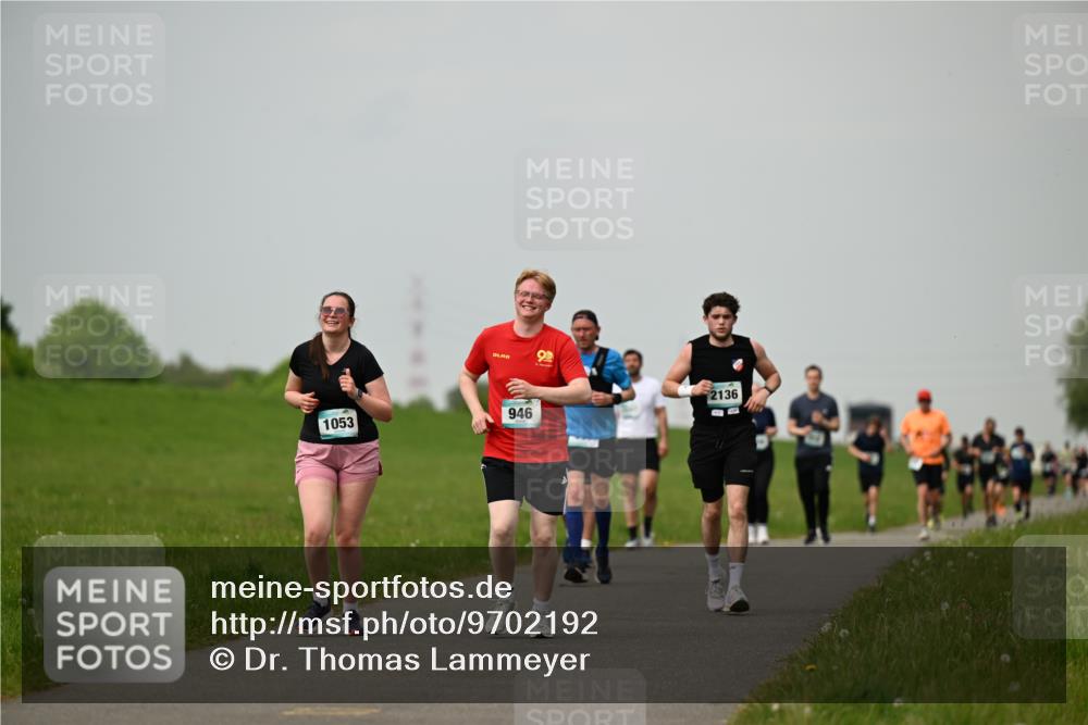 10.05.2026 - 8. Wedeler Halbmarathon Dr. Thomas Lammeyer http://msf.ph/oto/9702192 10.05.2026 11:46:25 Laufen 1053, 946, 2136 meine-sportfotos.de