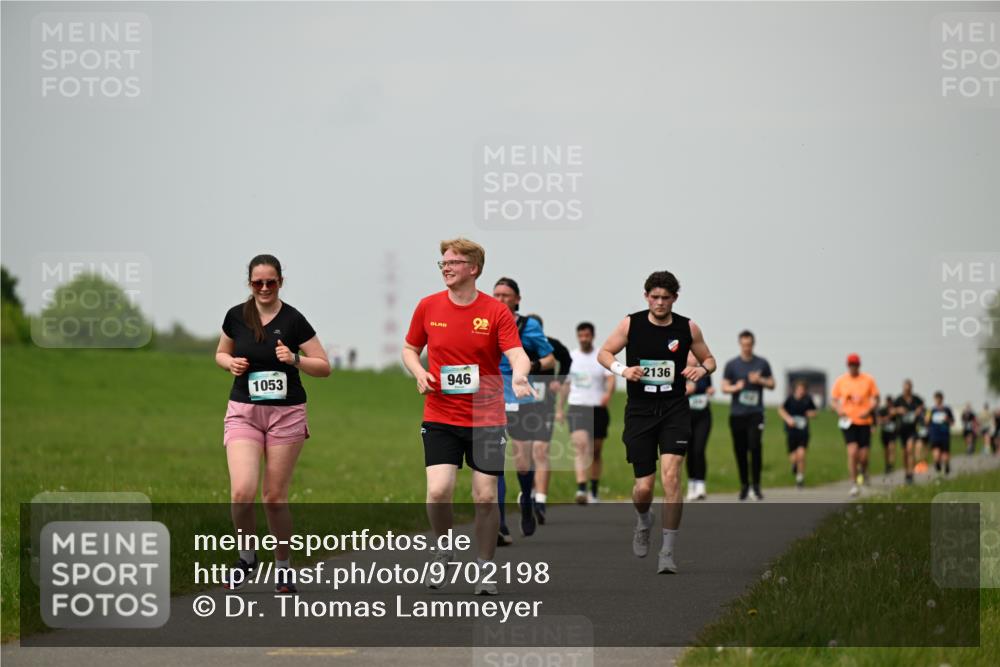 10.05.2026 - 8. Wedeler Halbmarathon Dr. Thomas Lammeyer http://msf.ph/oto/9702198 10.05.2026 11:46:26 Laufen 1053, 946, 2136 meine-sportfotos.de