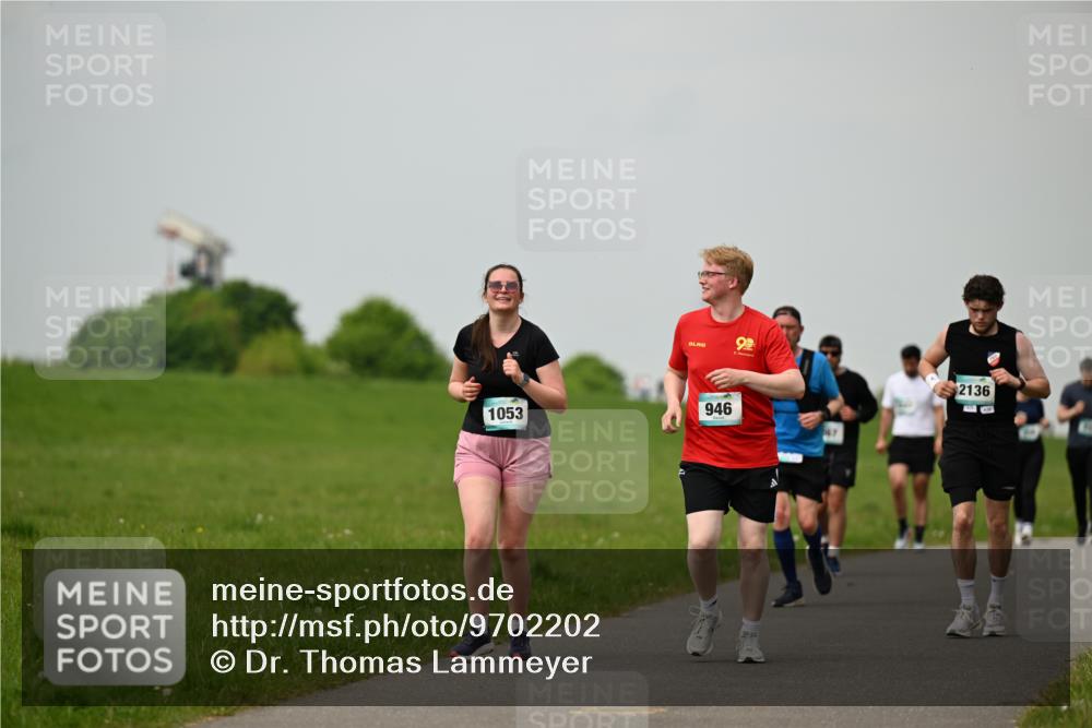 10.05.2026 - 8. Wedeler Halbmarathon Dr. Thomas Lammeyer http://msf.ph/oto/9702202 10.05.2026 11:46:26 Laufen 1053, 946, 2136 meine-sportfotos.de