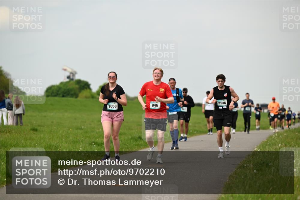 10.05.2026 - 8. Wedeler Halbmarathon Dr. Thomas Lammeyer http://msf.ph/oto/9702210 10.05.2026 11:46:28 Laufen 1053, 946, 2136 meine-sportfotos.de