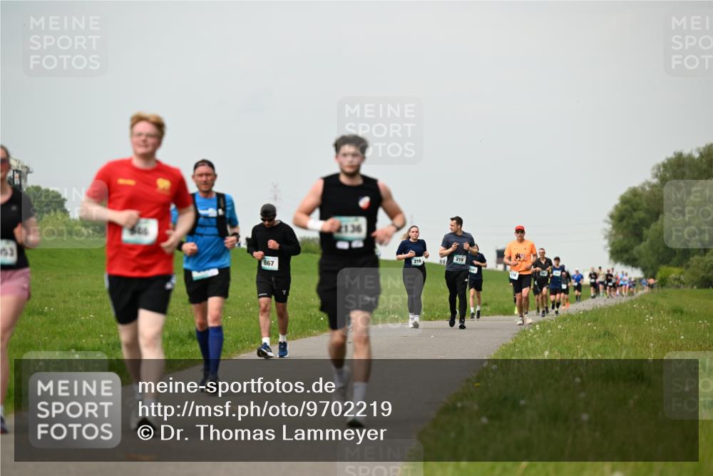 10.05.2026 - 8. Wedeler Halbmarathon Dr. Thomas Lammeyer http://msf.ph/oto/9702219 10.05.2026 11:46:30 Laufen 867, 216, 215 meine-sportfotos.de