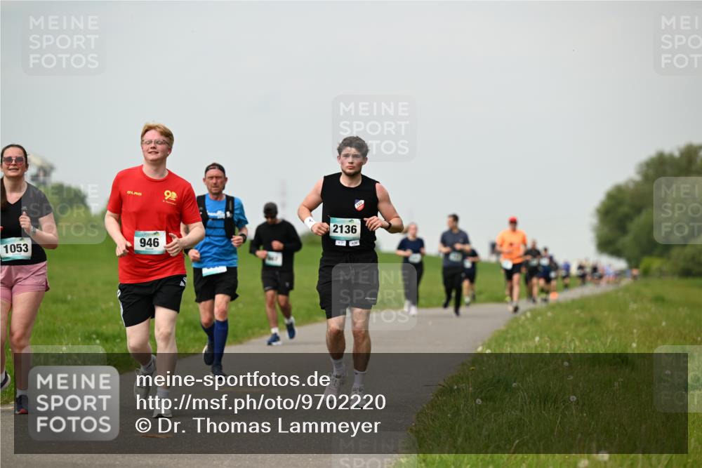10.05.2026 - 8. Wedeler Halbmarathon Dr. Thomas Lammeyer http://msf.ph/oto/9702220 10.05.2026 11:46:30 Laufen 2136, 1053, 946 meine-sportfotos.de
