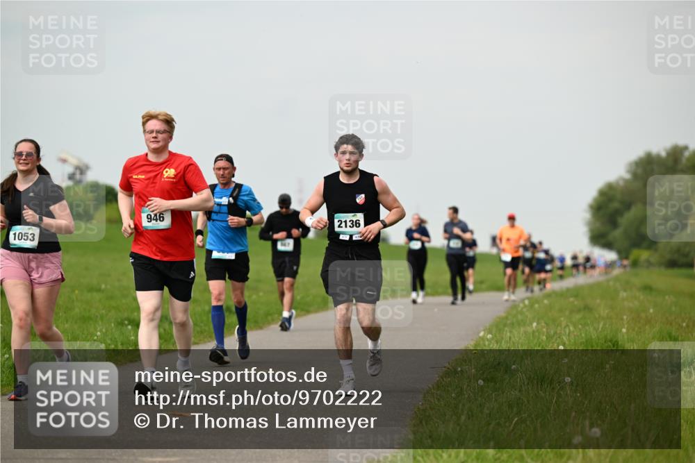 10.05.2026 - 8. Wedeler Halbmarathon Dr. Thomas Lammeyer http://msf.ph/oto/9702222 10.05.2026 11:46:31 Laufen 1053, 946, 2136, 567 meine-sportfotos.de