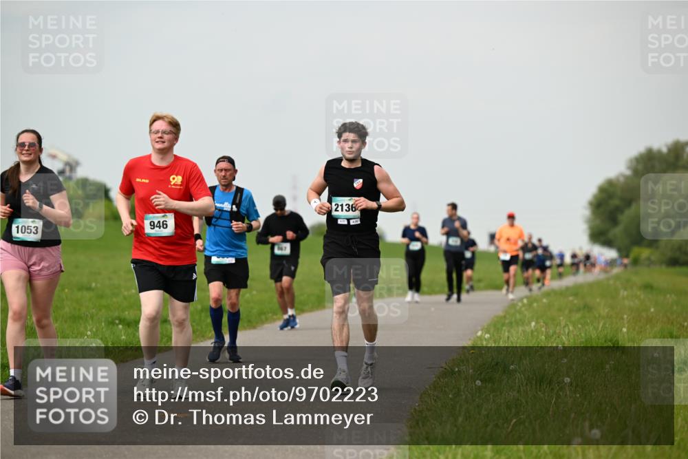 10.05.2026 - 8. Wedeler Halbmarathon Dr. Thomas Lammeyer http://msf.ph/oto/9702223 10.05.2026 11:46:30 Laufen 1053, 946, 367, 2136 meine-sportfotos.de