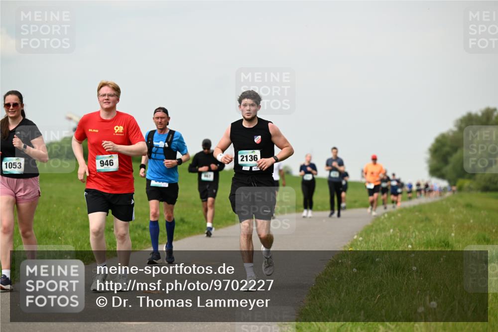 10.05.2026 - 8. Wedeler Halbmarathon Dr. Thomas Lammeyer http://msf.ph/oto/9702227 10.05.2026 11:46:31 Laufen 1053, 946, 2136 meine-sportfotos.de