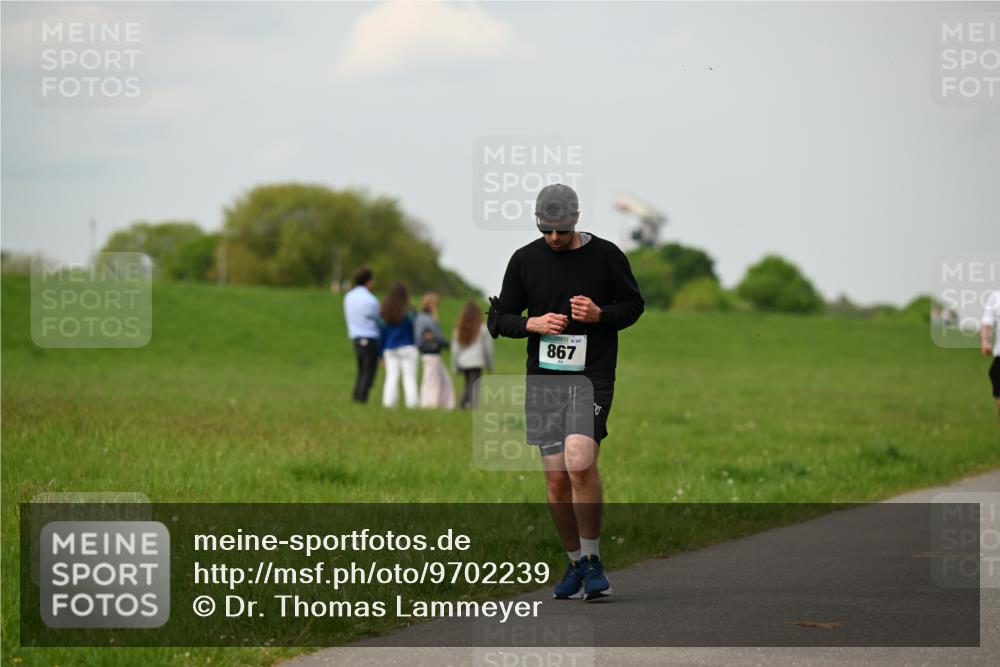 10.05.2026 - 8. Wedeler Halbmarathon Dr. Thomas Lammeyer http://msf.ph/oto/9702239 10.05.2026 11:46:38 Laufen 867 meine-sportfotos.de