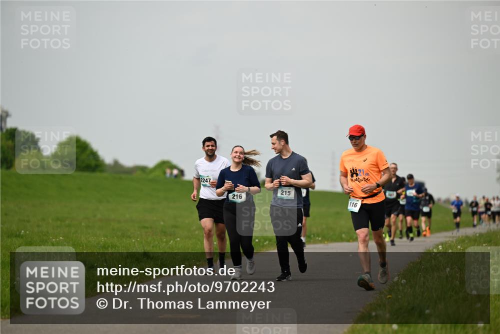 10.05.2026 - 8. Wedeler Halbmarathon Dr. Thomas Lammeyer http://msf.ph/oto/9702243 10.05.2026 11:46:39 Laufen 2247, 216, 215, 116 meine-sportfotos.de