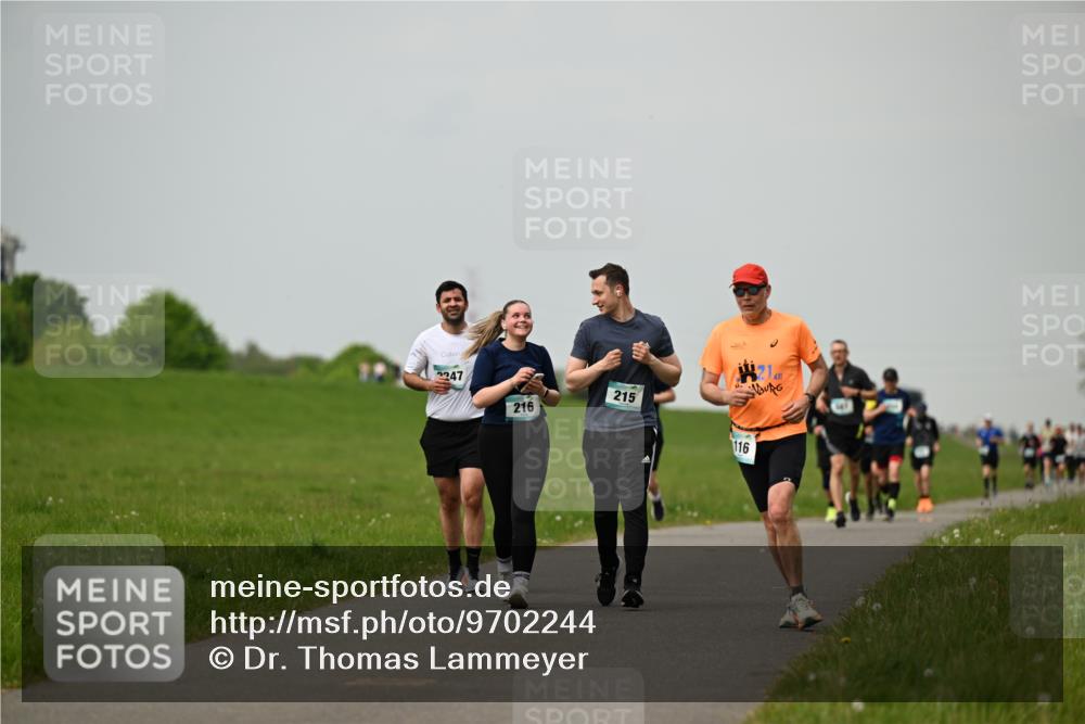 10.05.2026 - 8. Wedeler Halbmarathon Dr. Thomas Lammeyer http://msf.ph/oto/9702244 10.05.2026 11:46:39 Laufen 2247, 216, 215, 116 meine-sportfotos.de