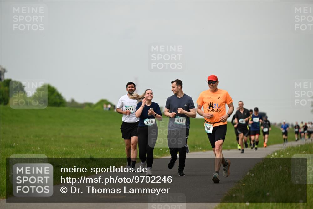 10.05.2026 - 8. Wedeler Halbmarathon Dr. Thomas Lammeyer http://msf.ph/oto/9702246 10.05.2026 11:46:39 Laufen 2247, 216, 215, 116 meine-sportfotos.de