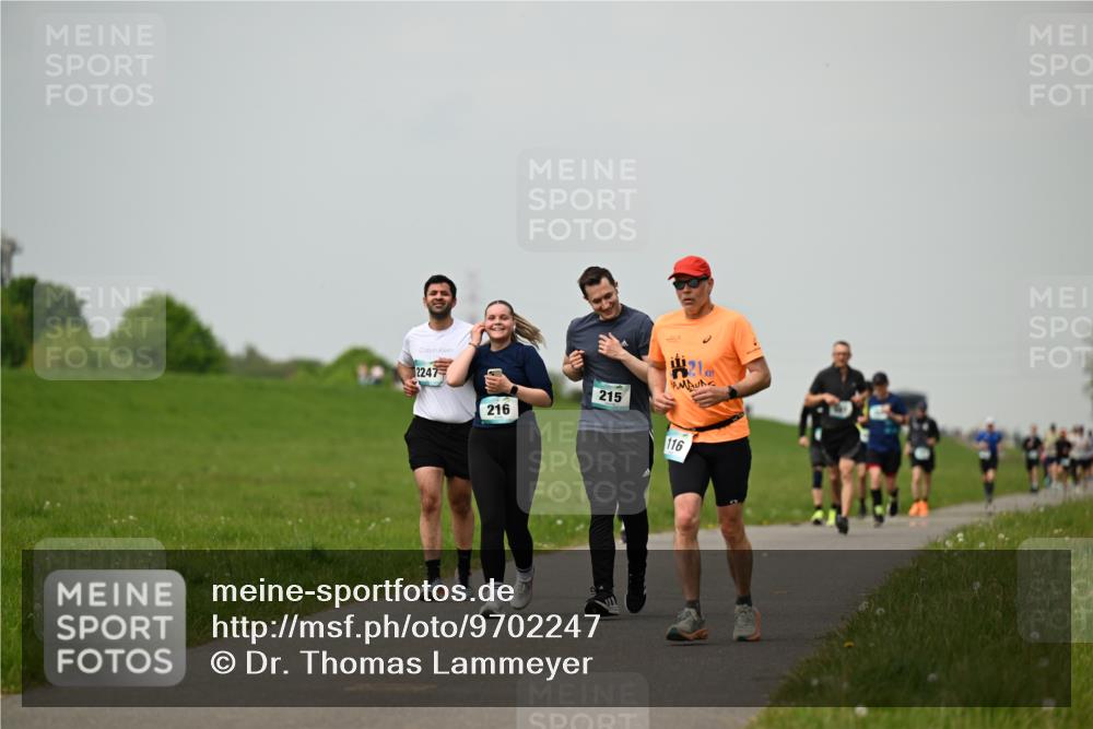 10.05.2026 - 8. Wedeler Halbmarathon Dr. Thomas Lammeyer http://msf.ph/oto/9702247 10.05.2026 11:46:40 Laufen 2247, 216, 215, 116 meine-sportfotos.de