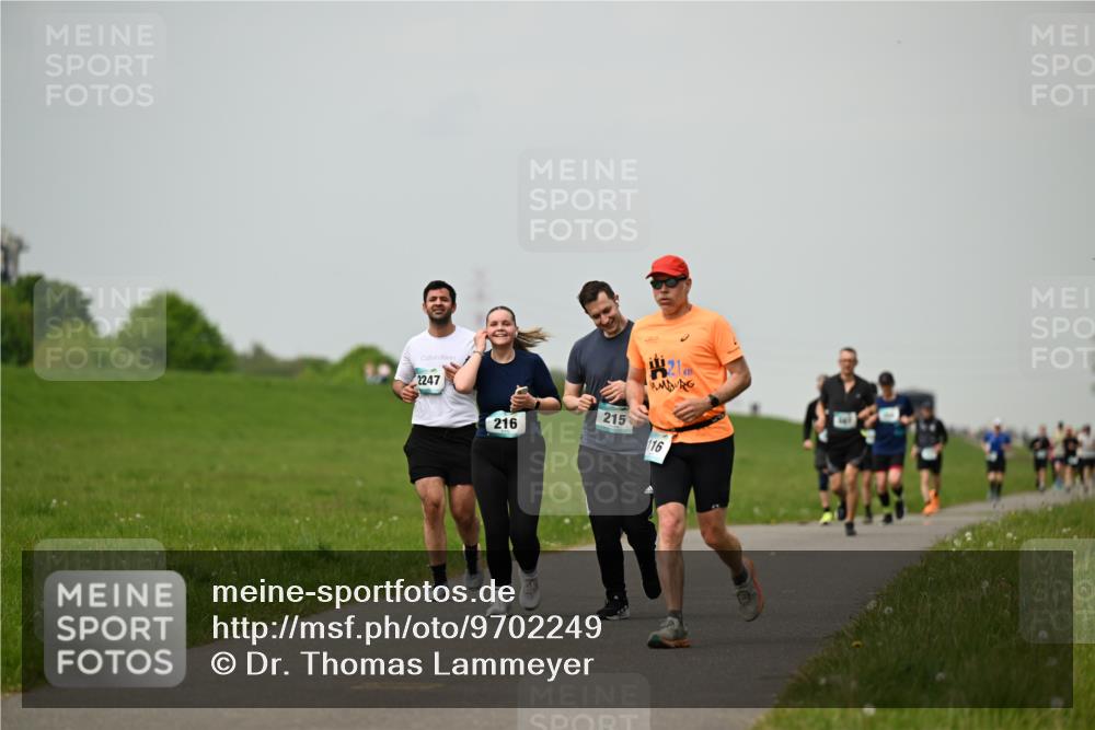 10.05.2026 - 8. Wedeler Halbmarathon Dr. Thomas Lammeyer http://msf.ph/oto/9702249 10.05.2026 11:46:40 Laufen 2247, 216, 215, 116 meine-sportfotos.de