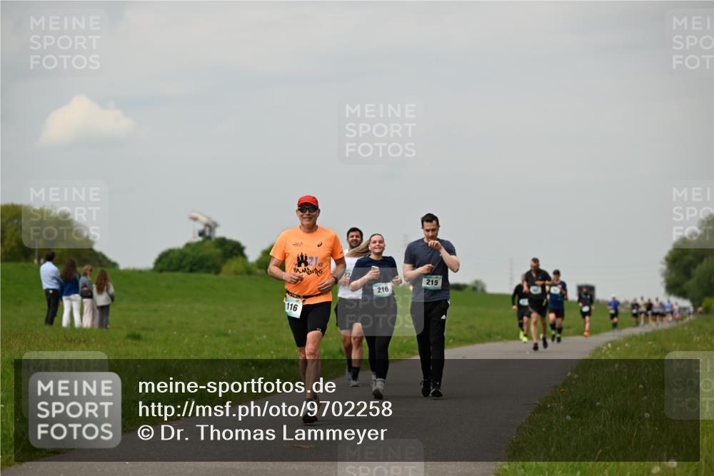 10.05.2026 - 8. Wedeler Halbmarathon Dr. Thomas Lammeyer http://msf.ph/oto/9702258 10.05.2026 11:46:42 Laufen 116, 215, 216 meine-sportfotos.de