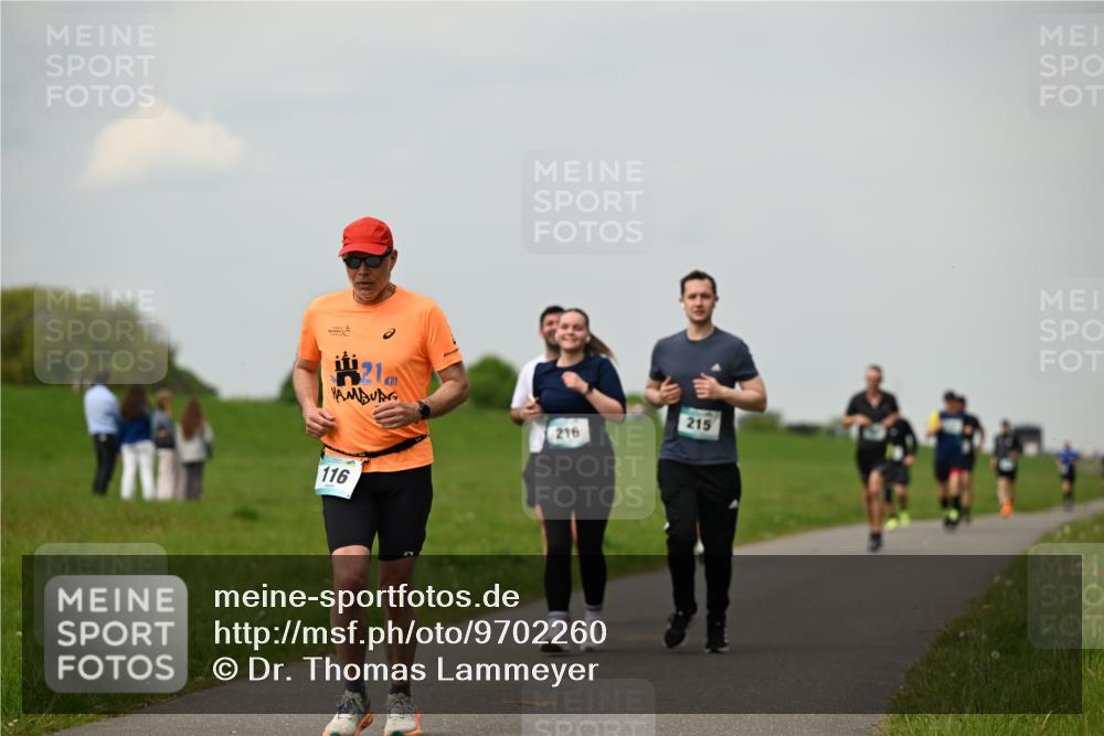 10.05.2026 - 8. Wedeler Halbmarathon Dr. Thomas Lammeyer http://msf.ph/oto/9702260 10.05.2026 11:46:44 Laufen 216, 111, 116, 215 meine-sportfotos.de