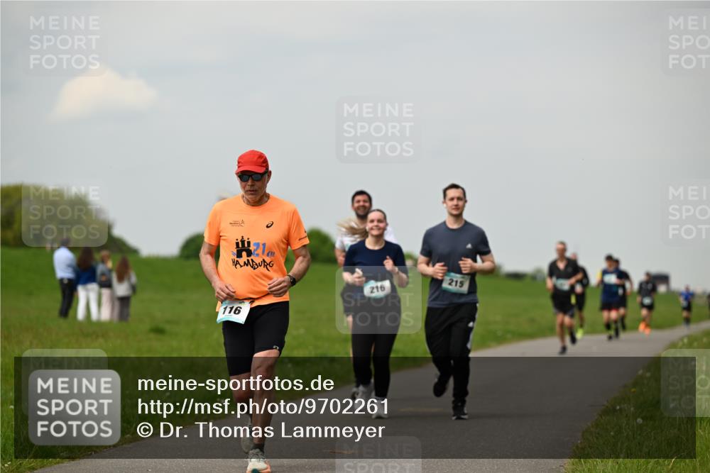 10.05.2026 - 8. Wedeler Halbmarathon Dr. Thomas Lammeyer http://msf.ph/oto/9702261 10.05.2026 11:46:44 Laufen 111, 116, 216, 215 meine-sportfotos.de