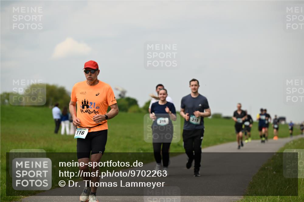 10.05.2026 - 8. Wedeler Halbmarathon Dr. Thomas Lammeyer http://msf.ph/oto/9702263 10.05.2026 11:46:45 Laufen 116, 216, 215 meine-sportfotos.de