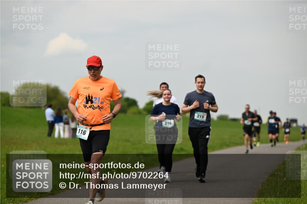 10.05.2026 - 8. Wedeler Halbmarathon Dr. Thomas Lammeyer http://msf.ph/oto/9702264 10.05.2026 11:46:45 Laufen 216, 116, 215 meine-sportfotos.de