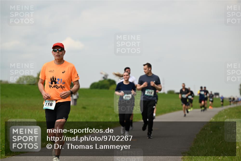 10.05.2026 - 8. Wedeler Halbmarathon Dr. Thomas Lammeyer http://msf.ph/oto/9702267 10.05.2026 11:46:46 Laufen 216, 215, 116 meine-sportfotos.de