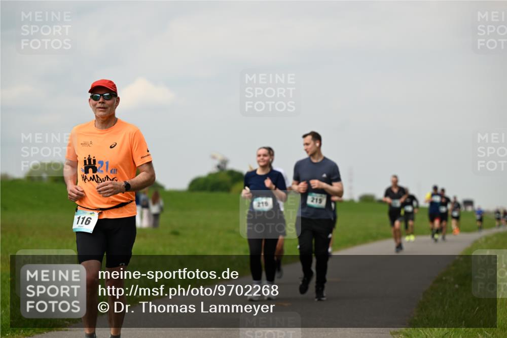 10.05.2026 - 8. Wedeler Halbmarathon Dr. Thomas Lammeyer http://msf.ph/oto/9702268 10.05.2026 11:46:46 Laufen 121, 216, 215, 116 meine-sportfotos.de