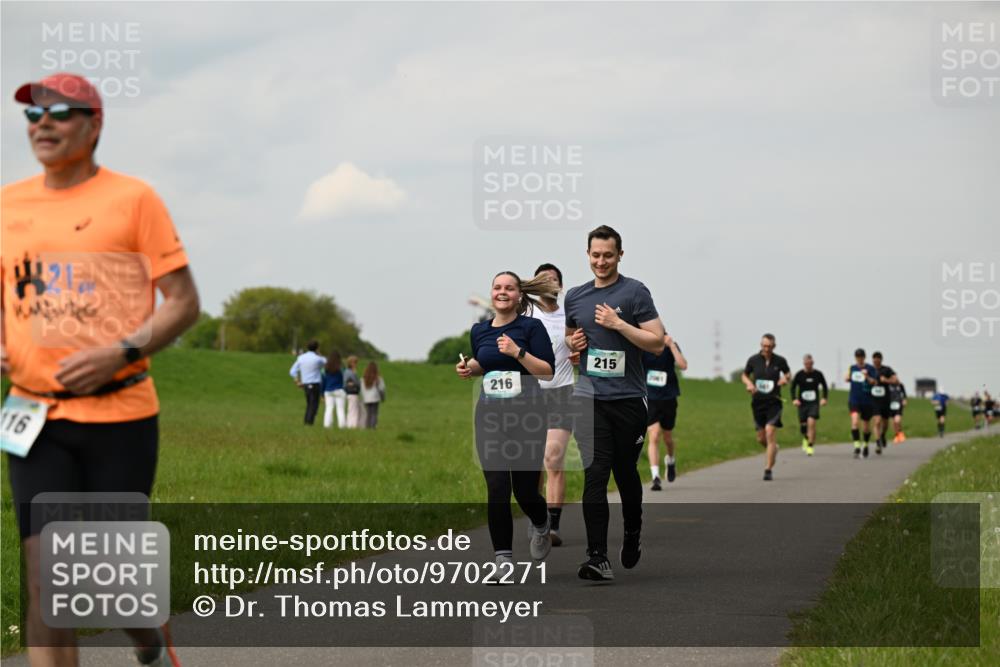 10.05.2026 - 8. Wedeler Halbmarathon Dr. Thomas Lammeyer http://msf.ph/oto/9702271 10.05.2026 11:46:47 Laufen 116, 216, 215, 2001 meine-sportfotos.de