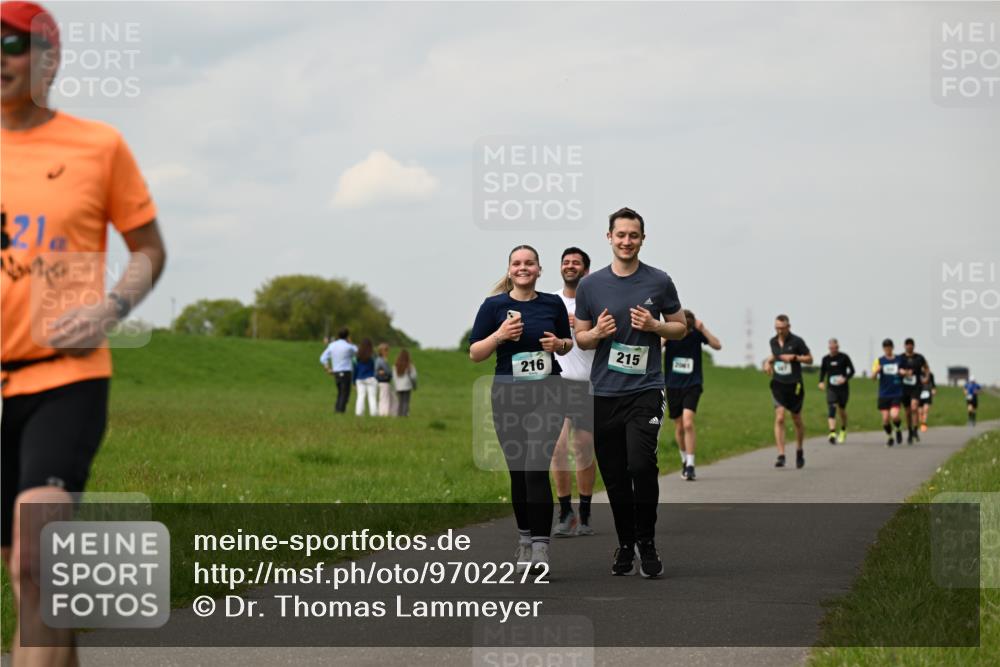 10.05.2026 - 8. Wedeler Halbmarathon Dr. Thomas Lammeyer http://msf.ph/oto/9702272 10.05.2026 11:46:47 Laufen 216, 215, 2061 meine-sportfotos.de