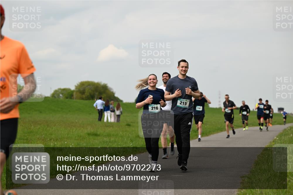 10.05.2026 - 8. Wedeler Halbmarathon Dr. Thomas Lammeyer http://msf.ph/oto/9702273 10.05.2026 11:46:47 Laufen 216, 215, 1902 meine-sportfotos.de