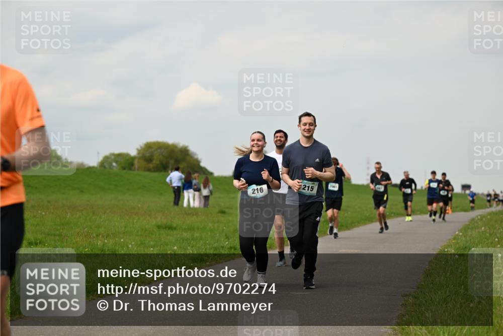 10.05.2026 - 8. Wedeler Halbmarathon Dr. Thomas Lammeyer http://msf.ph/oto/9702274 10.05.2026 11:46:47 Laufen 216, 215, 2061 meine-sportfotos.de