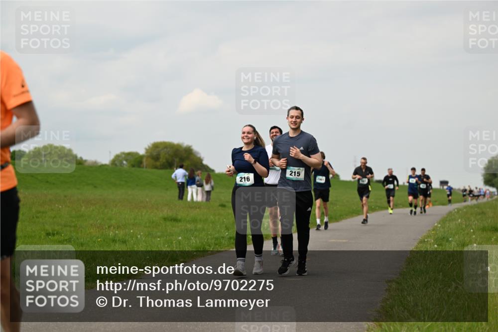 10.05.2026 - 8. Wedeler Halbmarathon Dr. Thomas Lammeyer http://msf.ph/oto/9702275 10.05.2026 11:46:47 Laufen 216, 215, 2061 meine-sportfotos.de