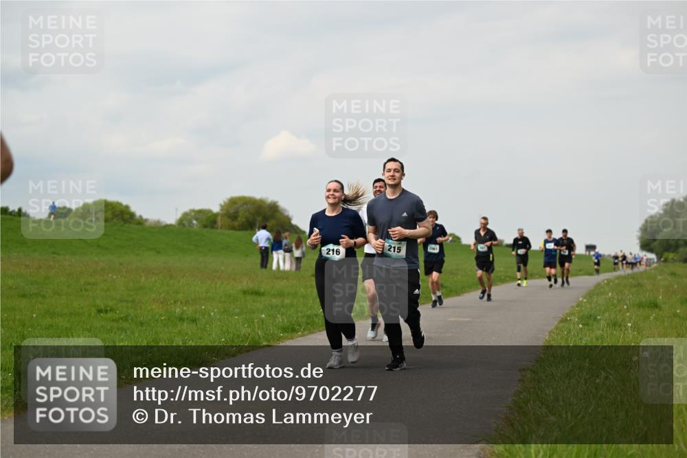 10.05.2026 - 8. Wedeler Halbmarathon Dr. Thomas Lammeyer http://msf.ph/oto/9702277 10.05.2026 11:46:48 Laufen 216, 215, 2061 meine-sportfotos.de