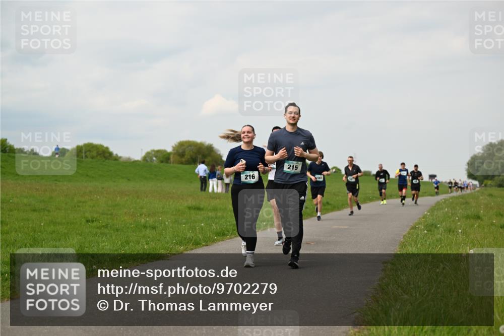 10.05.2026 - 8. Wedeler Halbmarathon Dr. Thomas Lammeyer http://msf.ph/oto/9702279 10.05.2026 11:46:48 Laufen 216, 215 meine-sportfotos.de