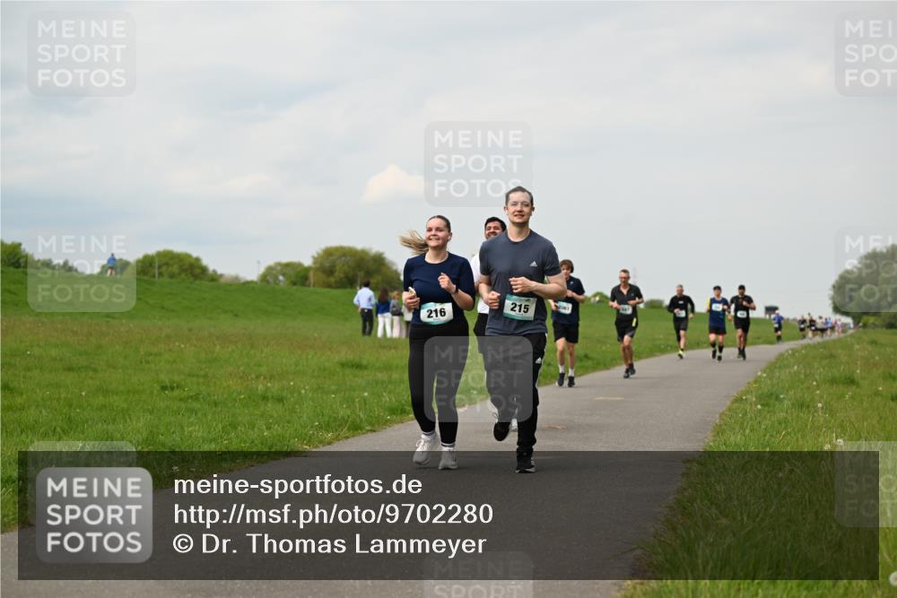 10.05.2026 - 8. Wedeler Halbmarathon Dr. Thomas Lammeyer http://msf.ph/oto/9702280 10.05.2026 11:46:48 Laufen 216, 215, 2061 meine-sportfotos.de
