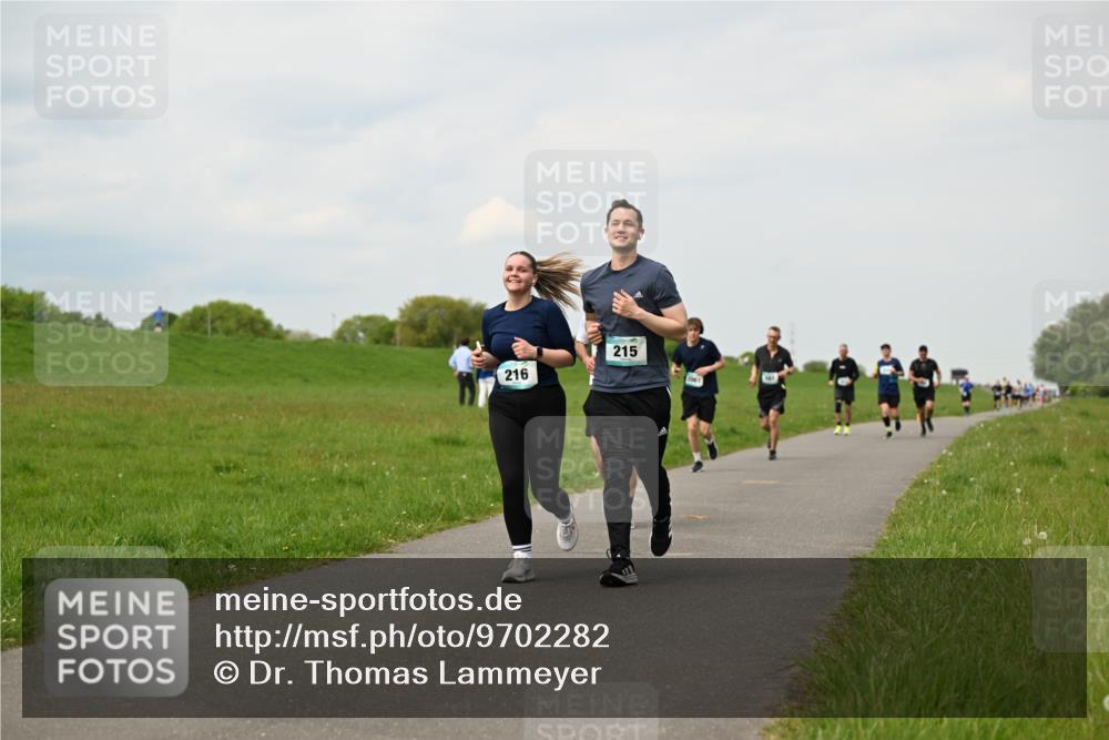 10.05.2026 - 8. Wedeler Halbmarathon Dr. Thomas Lammeyer http://msf.ph/oto/9702282 10.05.2026 11:46:48 Laufen 216, 215, 2061 meine-sportfotos.de