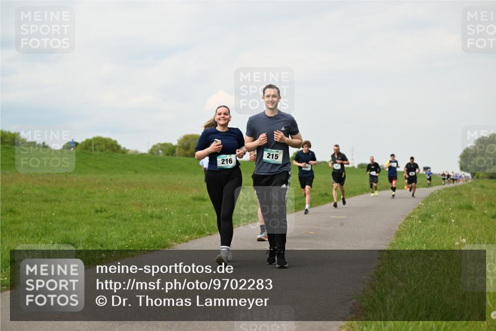 10.05.2026 - 8. Wedeler Halbmarathon Dr. Thomas Lammeyer http://msf.ph/oto/9702283 10.05.2026 11:46:49 Laufen 216, 215 meine-sportfotos.de