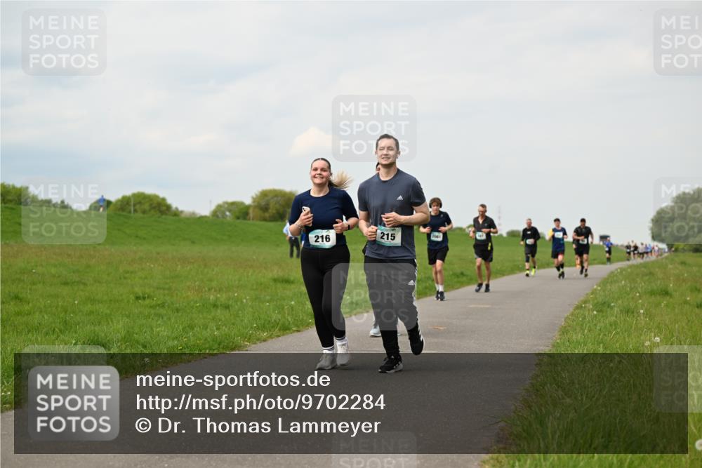 10.05.2026 - 8. Wedeler Halbmarathon Dr. Thomas Lammeyer http://msf.ph/oto/9702284 10.05.2026 11:46:48 Laufen 216, 215 meine-sportfotos.de
