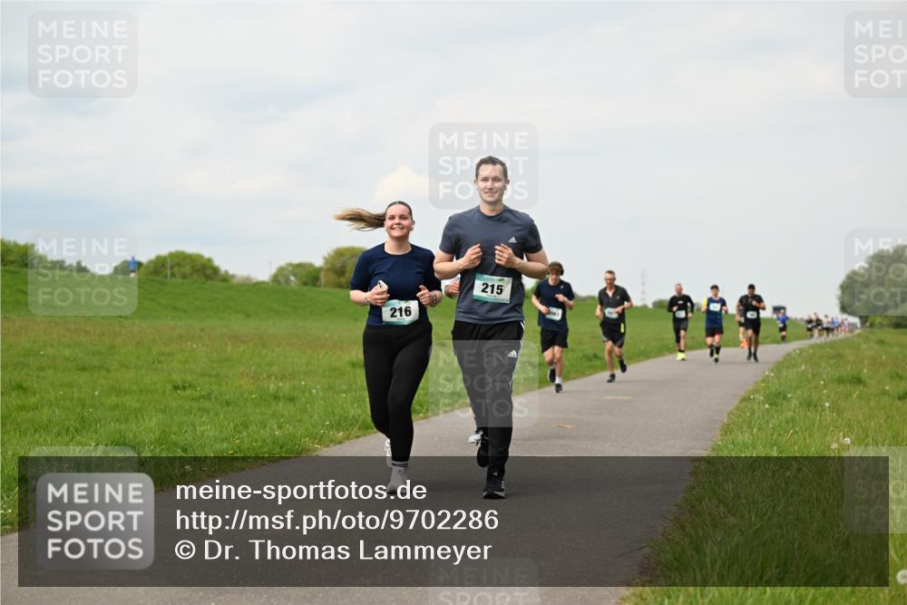 10.05.2026 - 8. Wedeler Halbmarathon Dr. Thomas Lammeyer http://msf.ph/oto/9702286 10.05.2026 11:46:49 Laufen 216, 215 meine-sportfotos.de