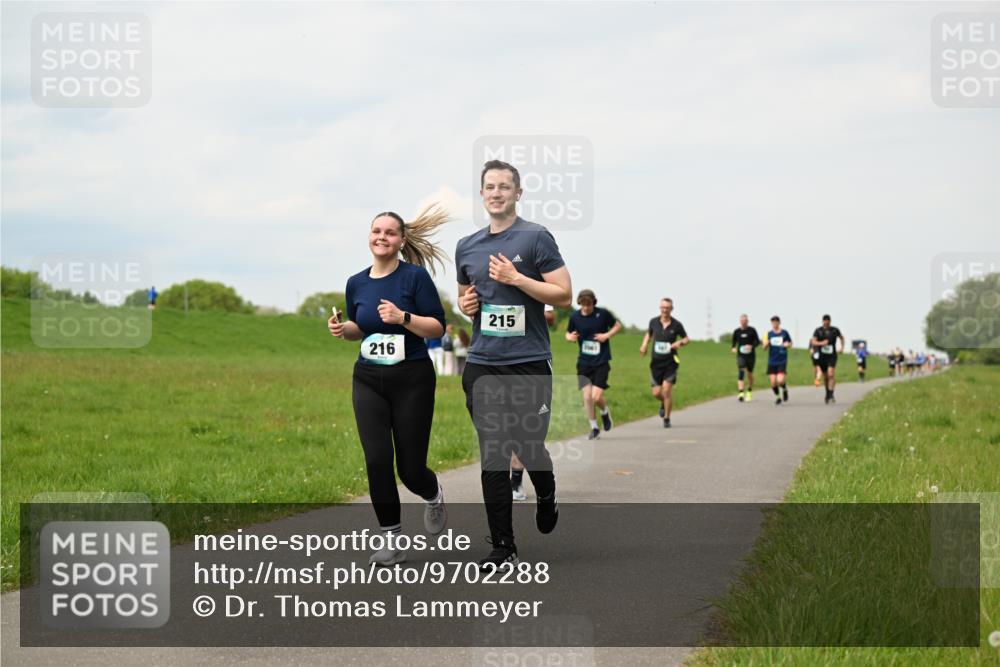 10.05.2026 - 8. Wedeler Halbmarathon Dr. Thomas Lammeyer http://msf.ph/oto/9702288 10.05.2026 11:46:49 Laufen 216, 215 meine-sportfotos.de