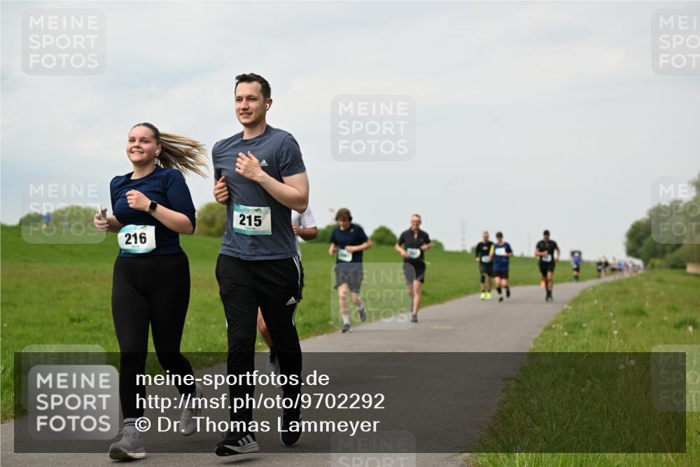 10.05.2026 - 8. Wedeler Halbmarathon Dr. Thomas Lammeyer http://msf.ph/oto/9702292 10.05.2026 11:46:50 Laufen 216, 215 meine-sportfotos.de
